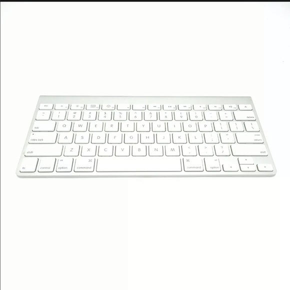 Apple Wireless Keyboard A1314 Battery Powered. Connect via Bluetooth. EUC - Picture 5 of 8